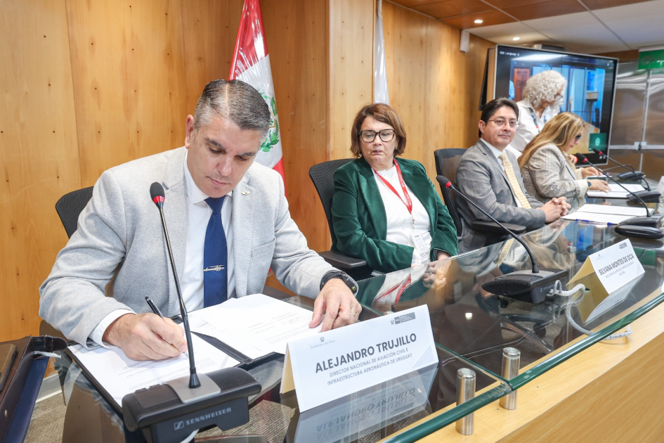 Uruguay y Perú avanzan en la apertura del transporte aéreo para fortalecer la conectividad Uruguay y Perú avanzan en la apertura del transporte aéreo para fortalecer la conectividad