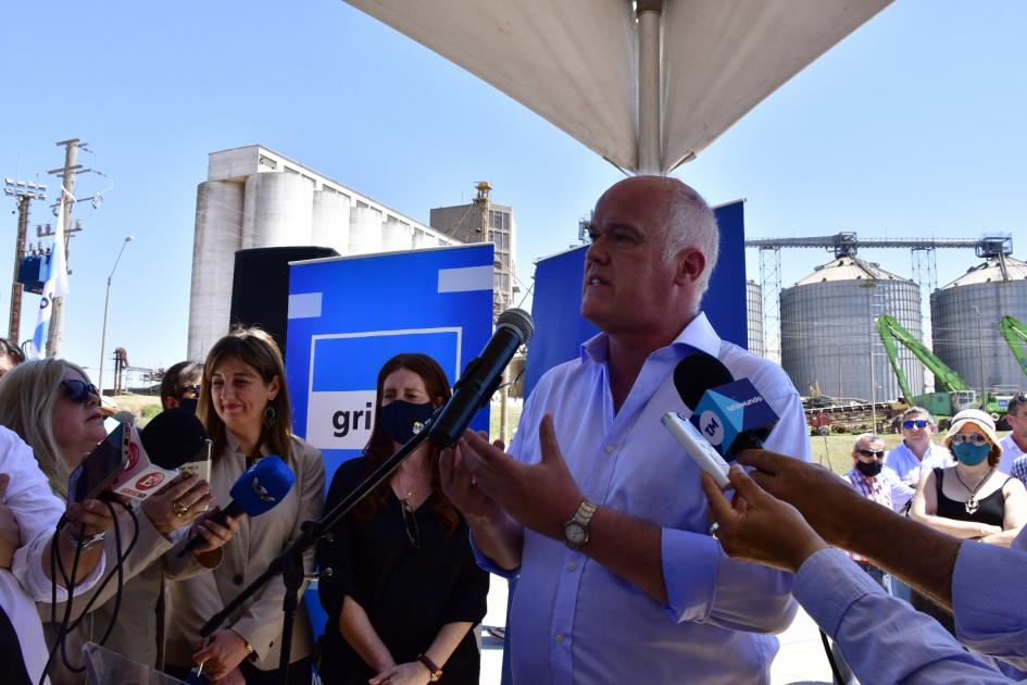 Quedaron inauguradas las obras de acceso al puerto de Nueva Palmira Subsecretario Olaizola brinda discurso en la ceremonia