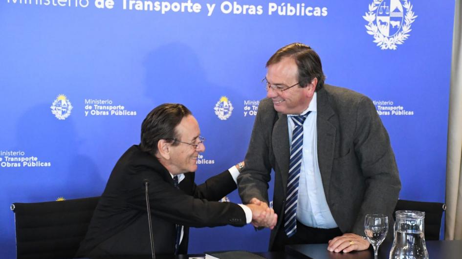 Ministro José Luis Falero y Auditor Interno de la Nación, Pablo Morelli, se saludan
