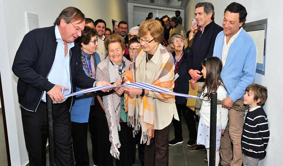 Instituciones de Melo inauguraron obras por convenios. Foto: Comunicación Presidencial Ministro Falero corta cinta en hogar de adultos mayores.