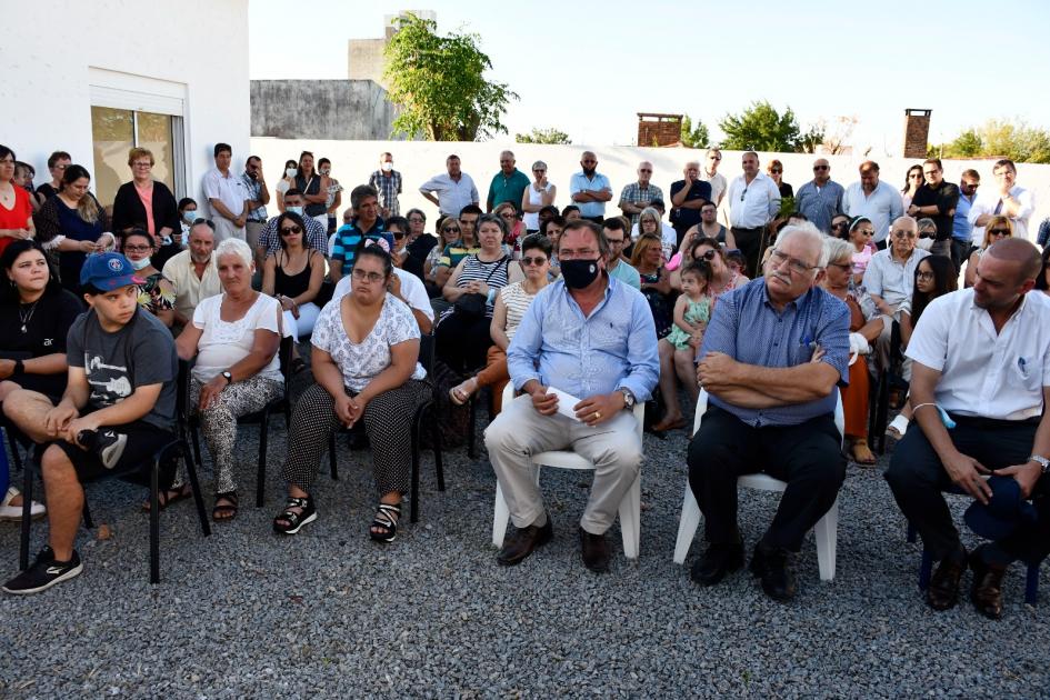 Asociación Down de San José inauguró obras en su sede Autoridades y público presencian acto de inaguración