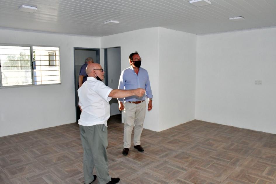 Asociación Down de San José inauguró obras en su sede Autoridades de la asociación muestran las obras al Ministro Falero