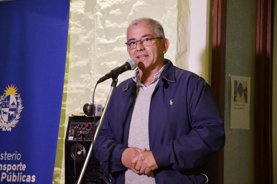 Intendente Fernando Echeverría hablando durante la presentación