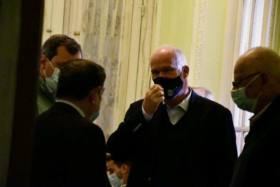 La Casa de Residentes de Flores en Montevideo cuenta con instalaciones reformadas Autoridades conversan en la Casa de Residentes de Flores