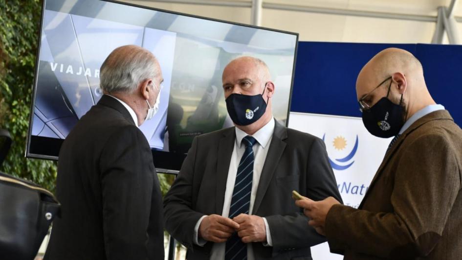 Uruguay sigue recuperando conectividad aérea Subsecretario Olaizola conversa con director de Transporte Aéreo