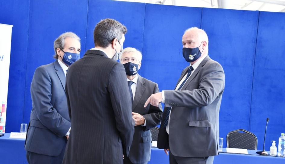 Uruguay sigue recuperando conectividad aérea Autoridades conversan tras la ceremonia
