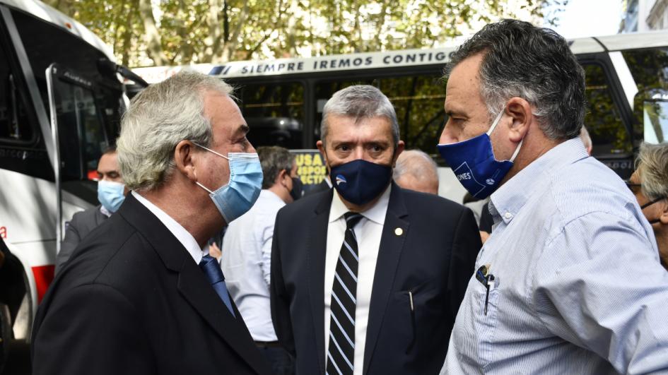 Ministro Luis Alberto Heber, intendente Yamandú Orsi, y presidente de Cutcsa, Juan Salgado.