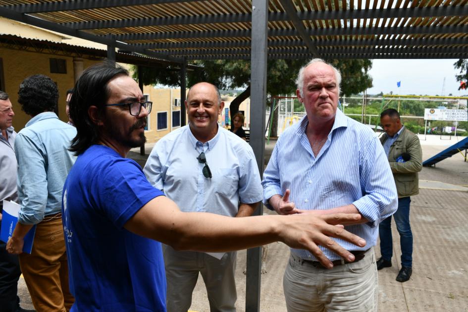 Autoridades y representantes de la Obra Social recorriendo instalaciones 