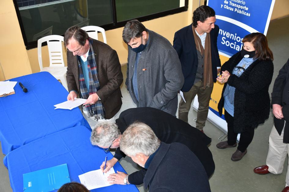 Firma de convenio en Colonia Vacacional de El Pinar