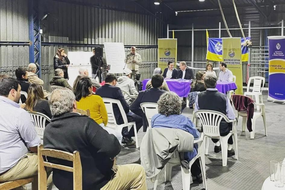 Defensor de Paso de los Toros inauguró gimnasio Socios del club presencian ceremonia de inauguración