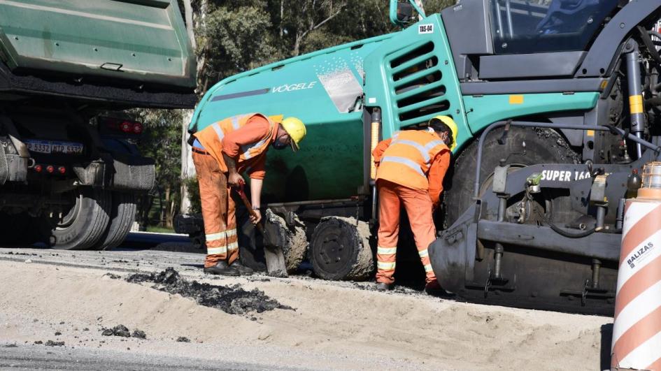 obreros trabajando en ruta 3