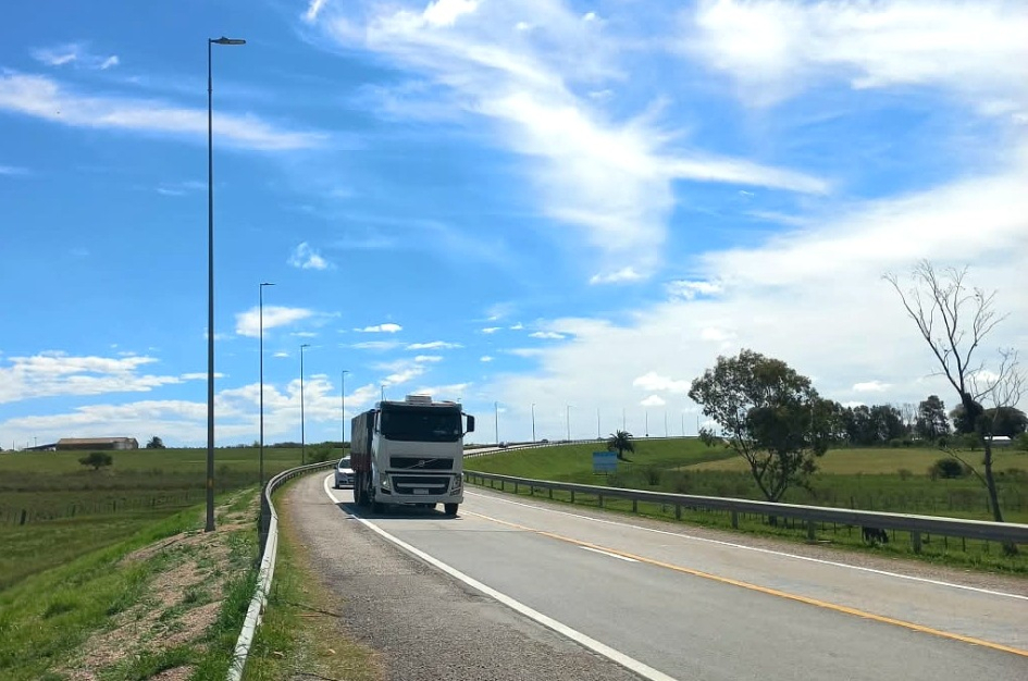 El MTOP instaló 160 luminarias LED en la Ruta 14 para mejorar la seguridad vial en Durazno