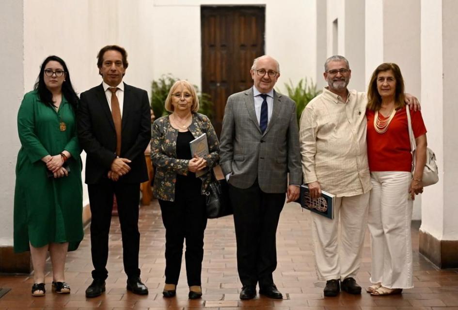 Colección "El Maestro y los compañeros de Gurvich en el Taller Torres García" Autoridades en el acto de inauguración del Museo Gurvich