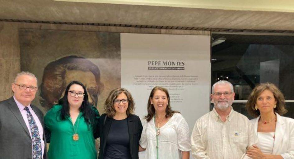 Muestra Pepe Montes “En la cotidianidad del oficio” en la Sala Carlos F. Sáez del MTOP Autoridades de distintos centros culturales en la entrada del MTOP