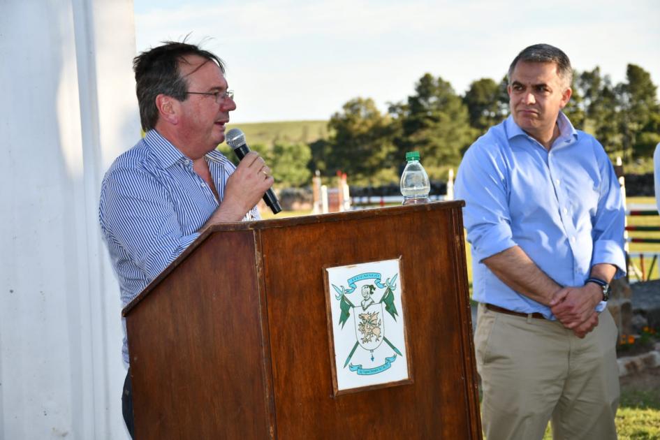 El Ministro dando discurso en el Centro de Equinoterapia número 9 de Santa Clara