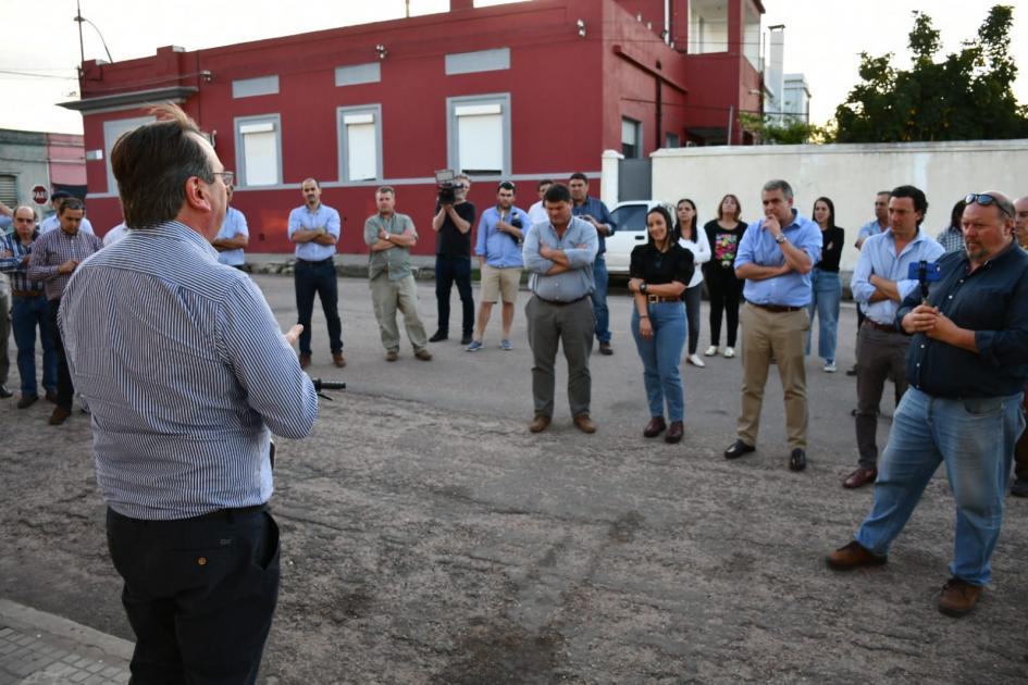 Club Hispano Uruguayo de Santa Clara de Olimar El Ministro dando discurso en el Club Hispano Uruguayo