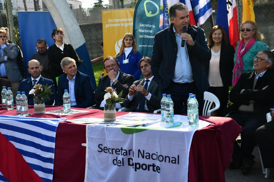 Firma de Convenio Marco en plaza de deportes Las Piedras