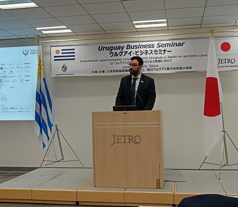 Presentando Uruguay Logístico en el marco del Uruguay Business Seminar Presentando Uruguay Logístico en el marco del Uruguay Business Seminar