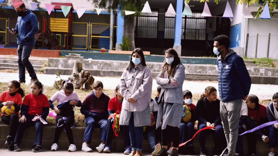 Obra por convenio para estudiantes del Cerrito de la Victoria Docentes y estudiantes del colegio Elisa Queirolo presencian ceremonia de inauguración
