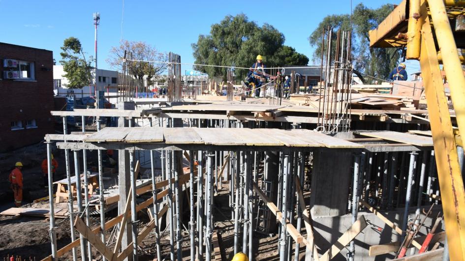 Avanza la construcción del futuro hospital del Cerro Obrero trabaja en la obra