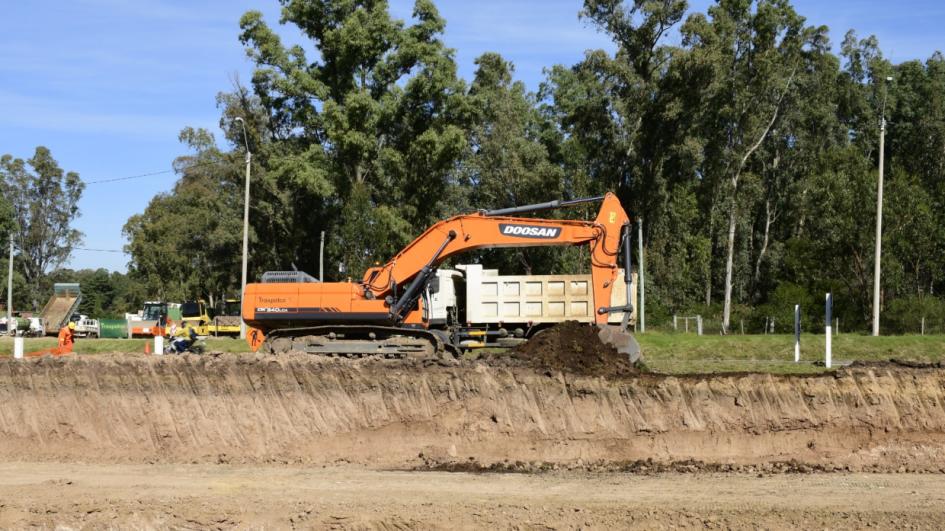 Construcción de pasaje superior de ruta 37 sobre Interbalnearia