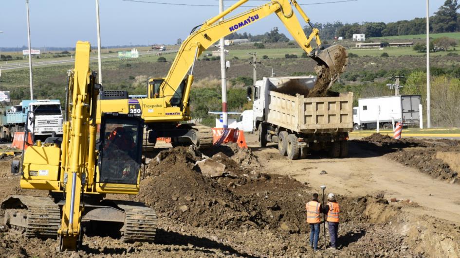 Construcción de pasaje superior de ruta 37 sobre Interbalnearia