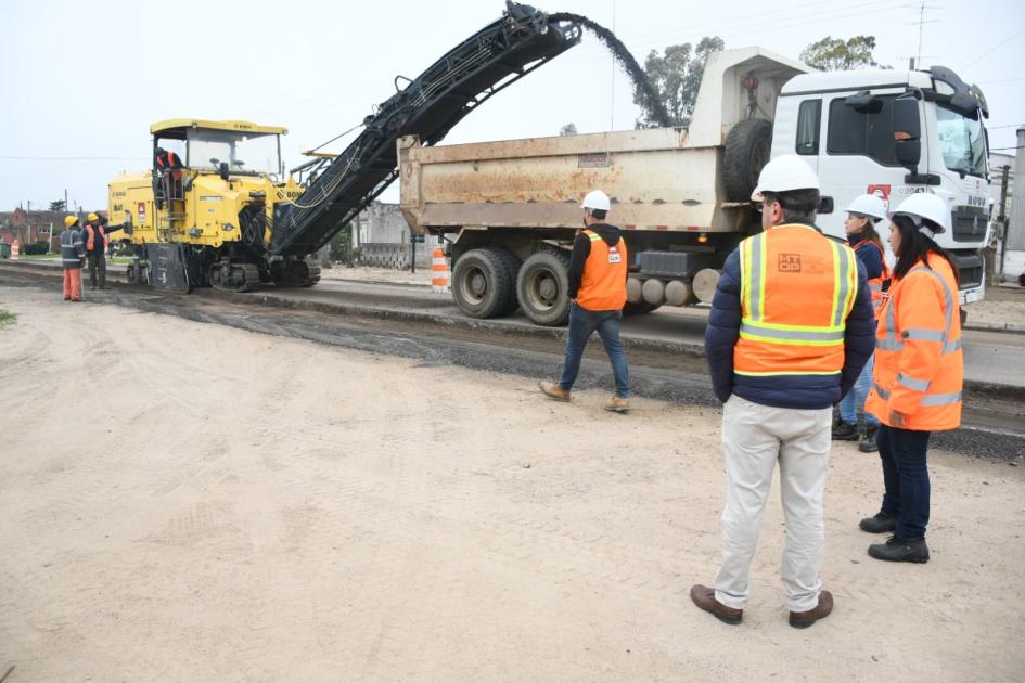 Falero recorriendo obras en Flores