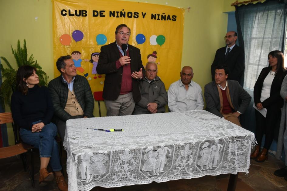 Firma de convenio social en Centro de Barrio 1