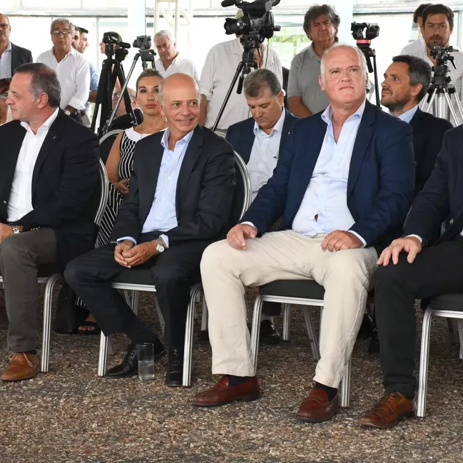 Toma de posesión del Aeropuerto de Paysandú a la concesionaria Aeropuertos Uruguay Toma de posesión del Aeropuerto de Paysandú a la concesionaria Aeropuertos Uruguay