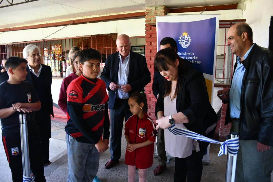 Inauguración del Club Malvín Alto Corte de cinta de inauguración Club Malvín Alto