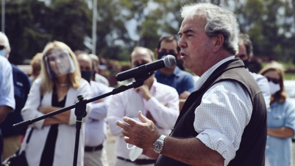 Discurso de Ministro Heber en inauguración de bypass a Young Ministro Heber dando un discurso en inauguración de bypass a Young