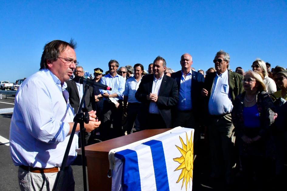 Rutas del este presentan mejores condiciones de seguridad Ministro Falero brinda discurso durante la inauguración de las obras