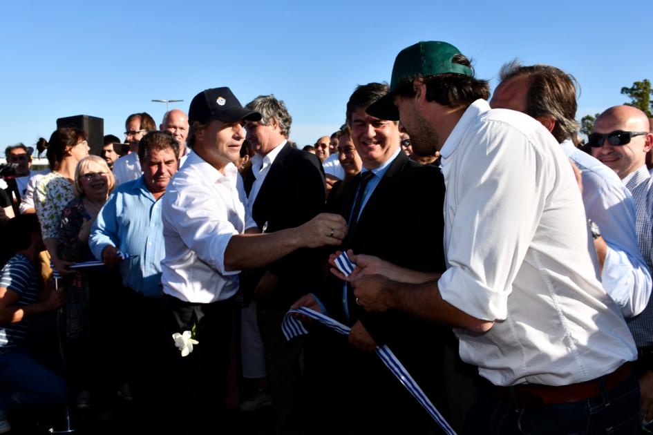 Presidente Lacalle Pou participa del corte de cinta en rutas Interbalnearia y 37