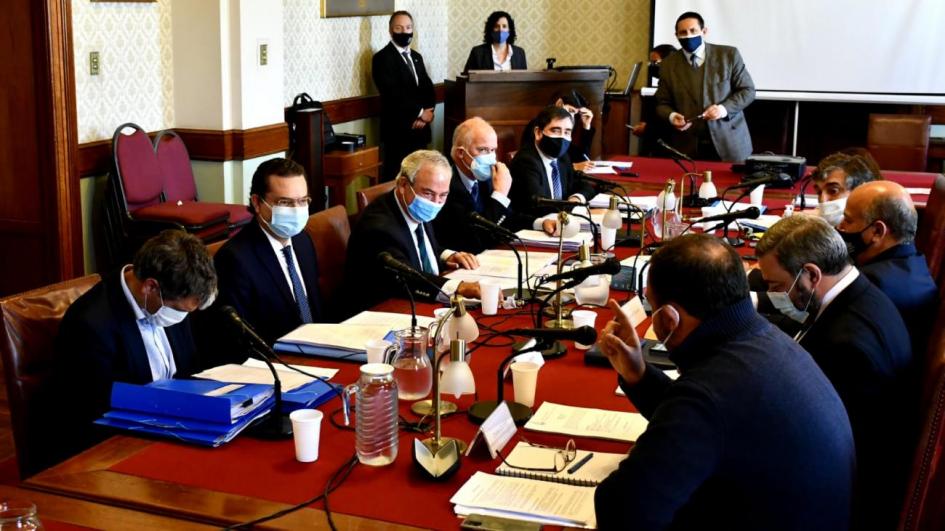 Comisión de Transporte y Obras Públicas del Senado Ministro Heber informa a la Comisión de Transporte y Obras Públicas del Senado