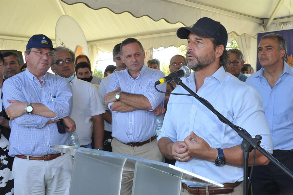 Comenzaron las obras del puente La Charqueada - Cebollatí. Fuente: Presidencia de la República Presidente Lacalle Pou brinda discurso
