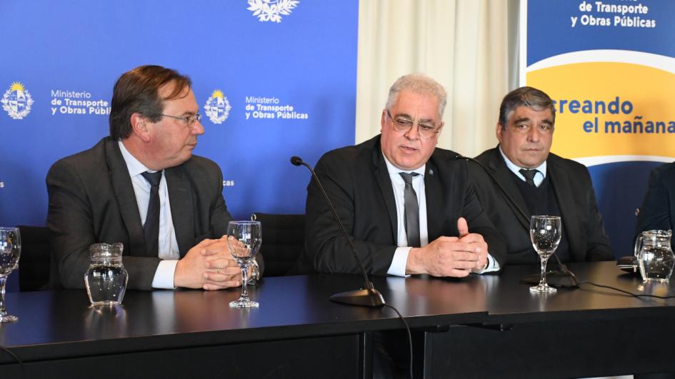 Clubes de baby fútbol podrán realizar reparaciones Ministro Falero y Presidente de ONFI brindan discurso