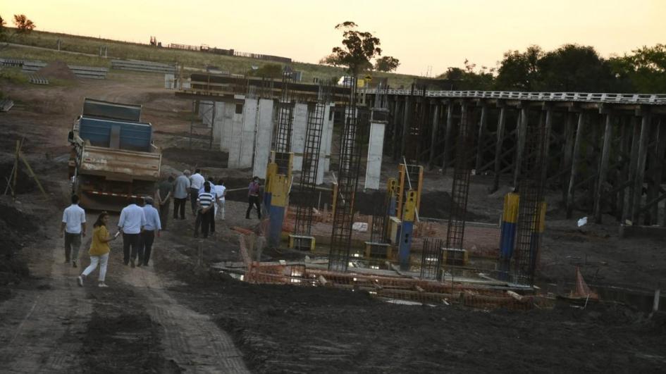 Construcción de puente en Paso del Billar, sobre el arroyo El Cordobés, Cerro Largo