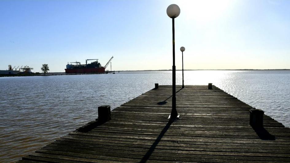 Histórico muelle de madera en Nueva Palmira