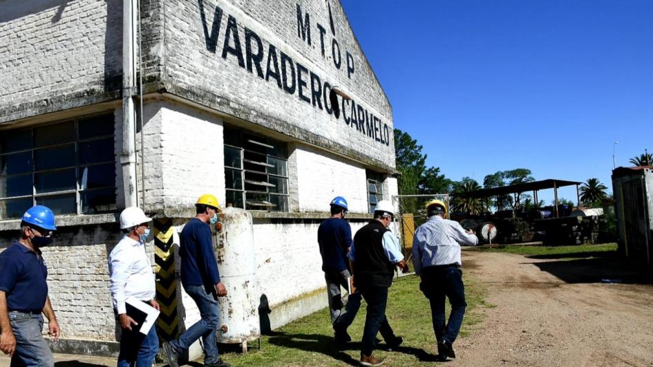 Ministro Heber y Presidente de ANP visitan instalaciones del varadero Carmelo Ministro Heber y Presidente de ANP visitan instalaciones del varadero Carmelo
