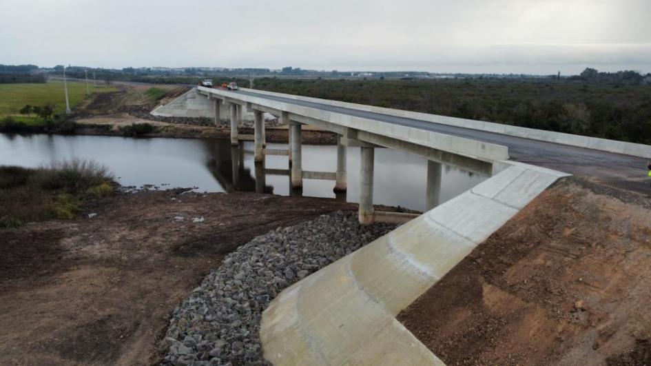 Puente nuevo de Carmelo visto desde arriba