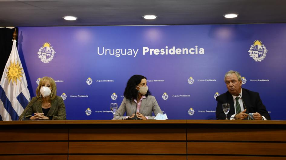 Ministro Heber, Ministra Arbeleche e Intendenta Cosse en conferencia de prensa