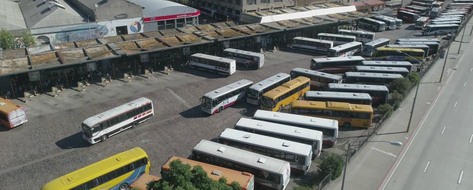 Ómnibus en la terminal de Río Branco