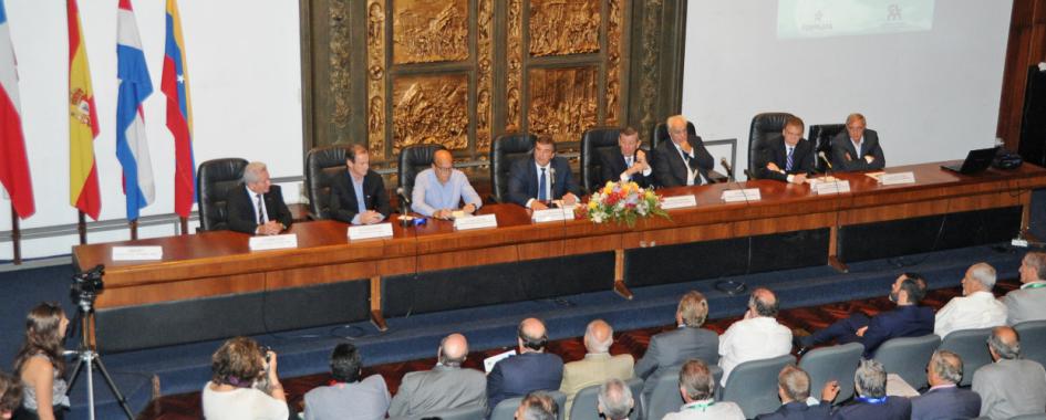Seminario “Hacia un mejor aprovechamiento de las Hidrovías en el Mercosur” Ministro Rossi en el seminario “Hacia un mejor aprovechamiento de las Hidrovías en el Mercosur”
