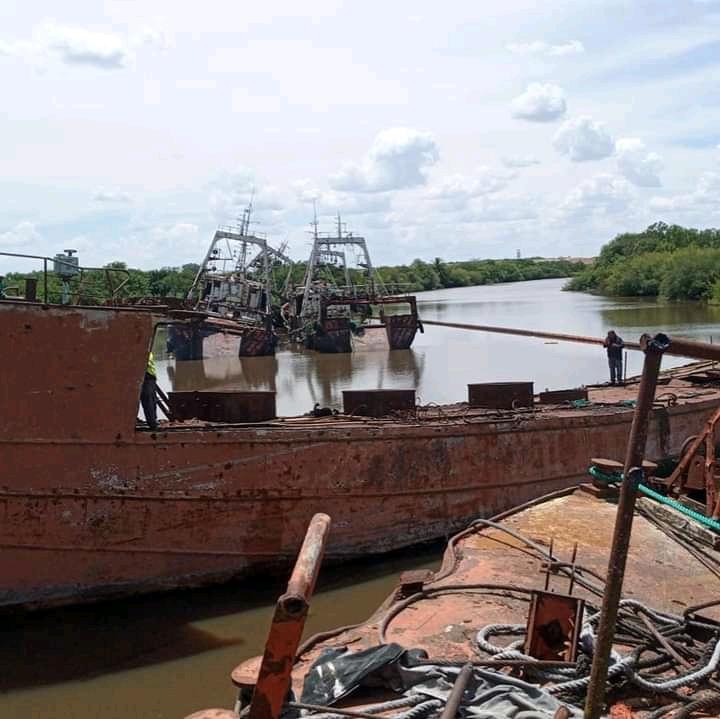 Barcos encallados en Arroyo las Vacas