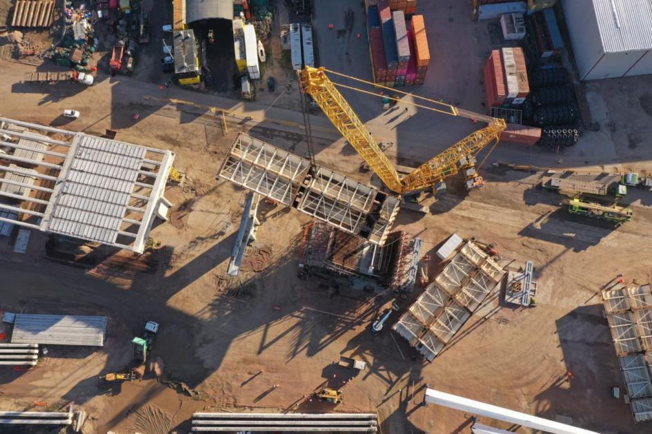 Construcción viaducto en rambla portuaria de Montevideo Construcción viaducto en rambla portuaria de Montevideo