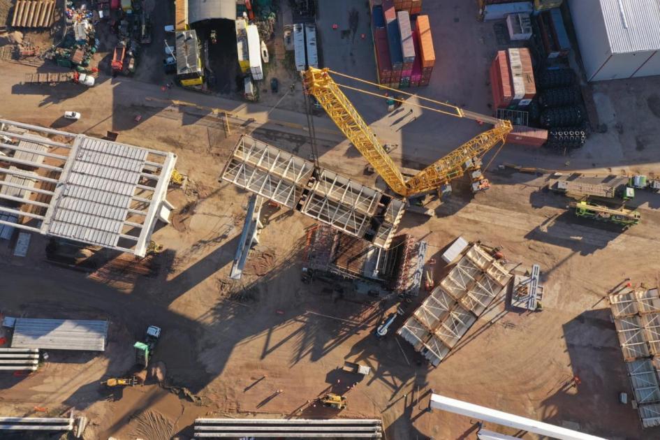 Construcción viaducto en rambla portuaria de Montevideo