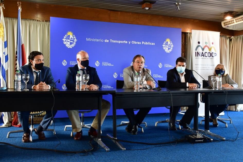 Cooperativas podrán incorporarse a obras de Arquitectura Autoridades presentan convenio a la prensa