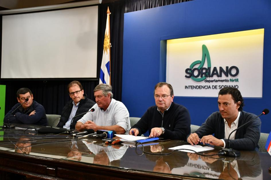 Firma de convenio entre mtop e intendencia de Soriano Firma de convenio entre mtop e intendencia de Soriano