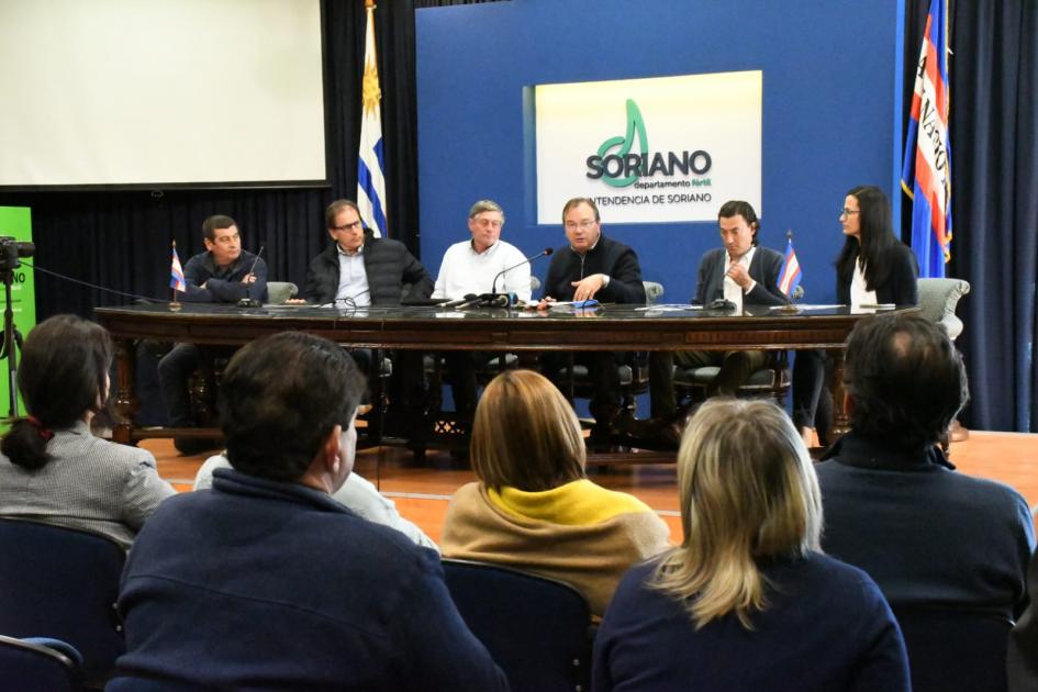 Firma de convenio entre mtop e intendencia de Soriano Firma de convenio entre mtop e intendencia de Soriano