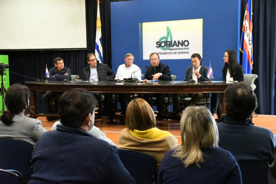 Firma de convenio entre mtop e intendencia de Soriano